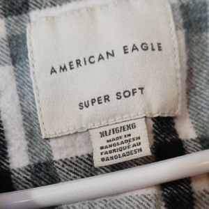 American Eagle Outfitters Black and White Plaid Casual Button Down Shirt